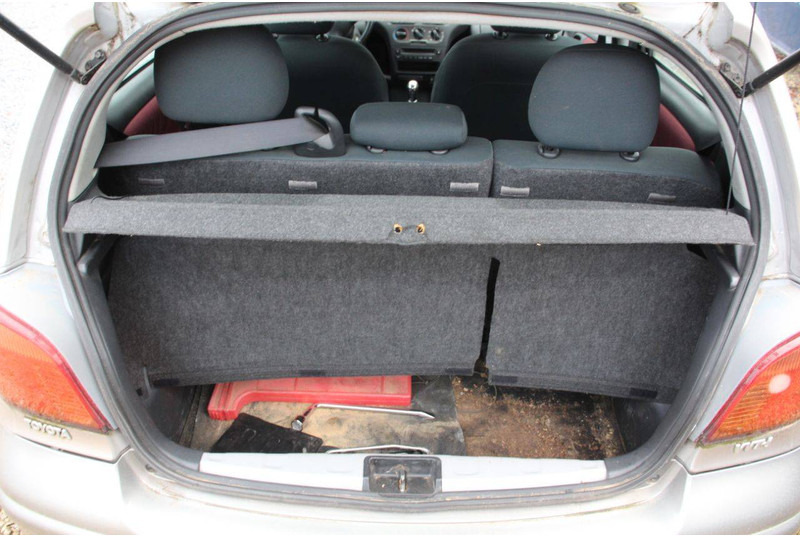 Sedan Toyota Yaris: picture 16
