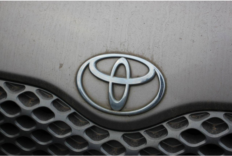 Sedan Toyota Yaris: picture 10