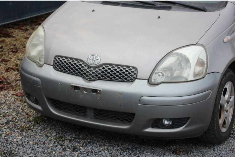 Sedan Toyota Yaris: picture 9