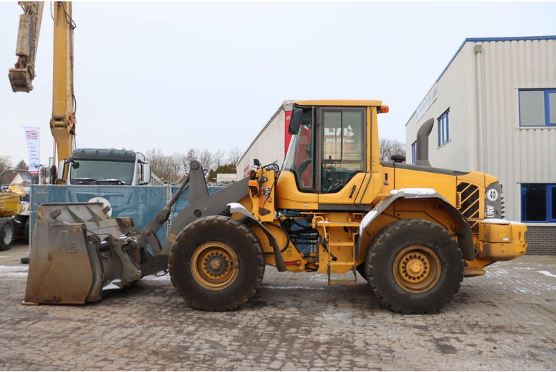 Volvo L90F - Wheel loader: picture 2 Volvo L90F - Wheel loader: picture 2
