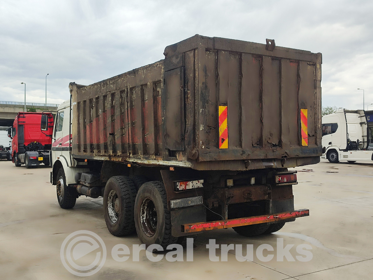 Mercedes-Benz 2001 2521 KL 6X2 18M3 Tipper Sleeper Cab 198.000Km - Tipper: picture 4 Mercedes-Benz 2001 2521 KL 6X2 18M3 Tipper Sleeper Cab 198.000Km - Tipper: picture 4