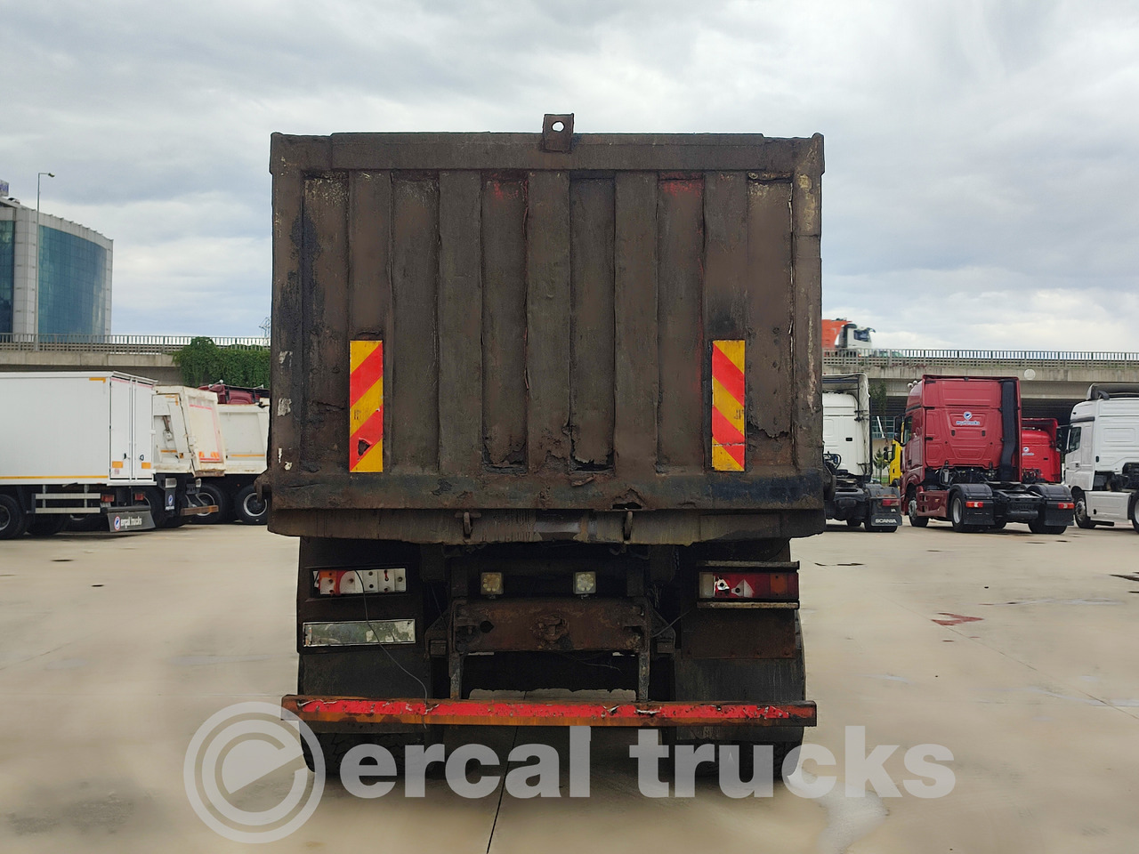 Mercedes-Benz 2001 2521 KL 6X2 18M3 Tipper Sleeper Cab 198.000Km - Tipper: picture 5 Mercedes-Benz 2001 2521 KL 6X2 18M3 Tipper Sleeper Cab 198.000Km - Tipper: picture 5