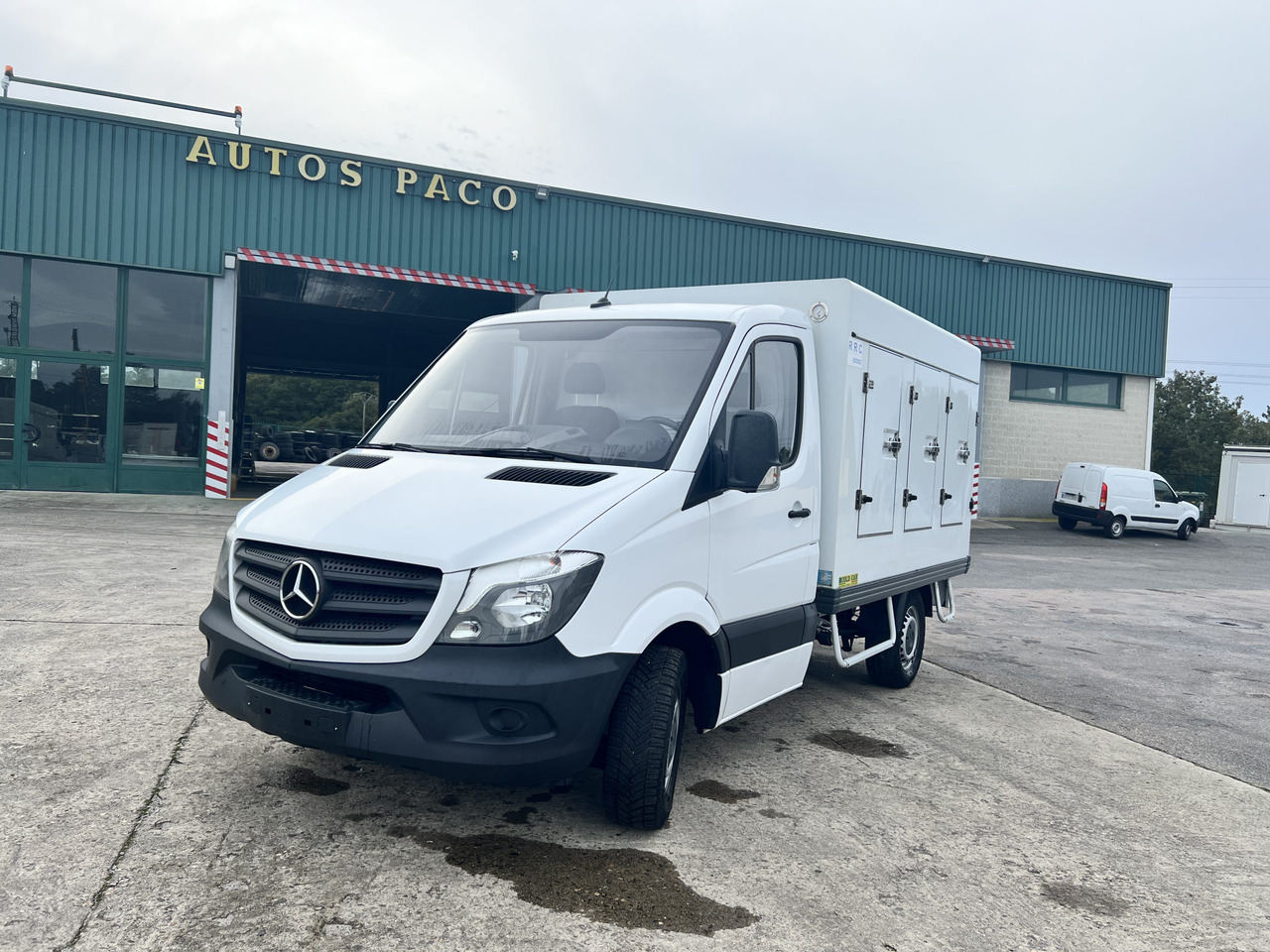 FUROGON HELADERO CON PLACAS MERCEDES Y IVECO - Refrigerated delivery van: picture 5 FUROGON HELADERO CON PLACAS MERCEDES Y IVECO - Refrigerated delivery van: picture 5