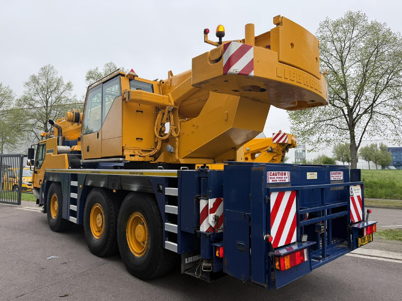 Liebherr LTM 1055-3.2 (08 - 084 745) | 6 x 6 - Mobile crane: picture 3 Liebherr LTM 1055-3.2 (08 - 084 745) | 6 x 6 - Mobile crane: picture 3
