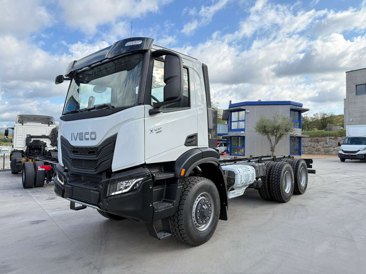 IVECO AD300X46Z OFF X-Way HI-TRACTION E6 (Chassis) - Cab chassis truck: picture 1 IVECO AD300X46Z OFF X-Way HI-TRACTION E6 (Chassis) - Cab chassis truck: picture 1