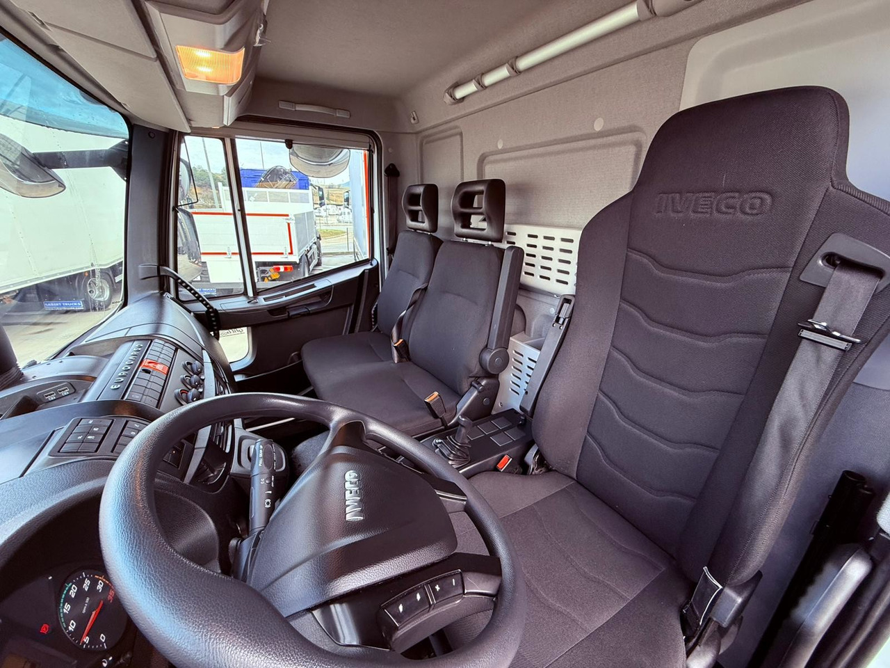 IVECO ML120E22 Eurocargo E6 (Tauliner) - Curtain side truck: picture 3 IVECO ML120E22 Eurocargo E6 (Tauliner) - Curtain side truck: picture 3