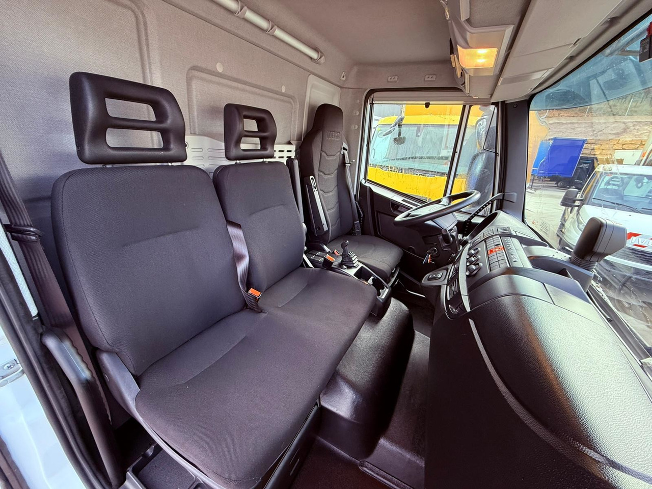 IVECO ML120E22 Eurocargo E6 (Tauliner) - Curtain side truck: picture 5 IVECO ML120E22 Eurocargo E6 (Tauliner) - Curtain side truck: picture 5