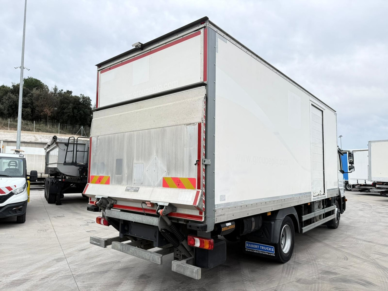 MERCEDES BENZ 12.18L Atego E6 (VAN) - Box truck: picture 3 MERCEDES BENZ 12.18L Atego E6 (VAN) - Box truck: picture 3