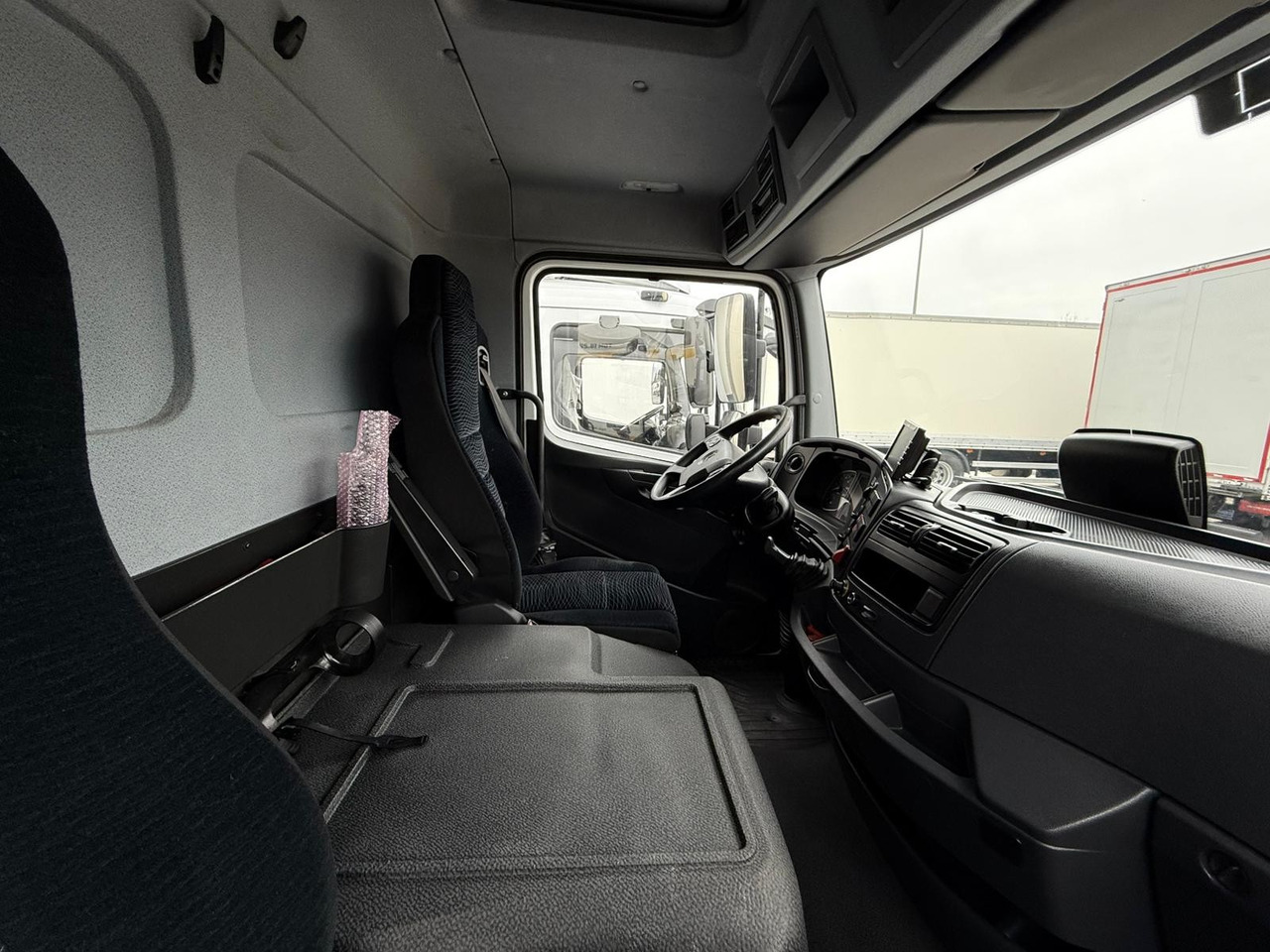 Box truck MERCEDES BENZ 12.18L Atego E6 (VAN): picture 8