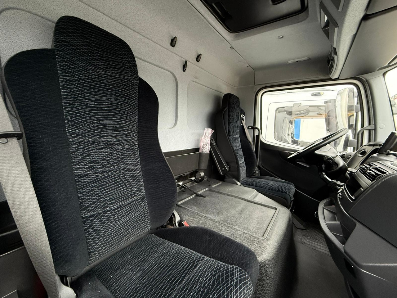 Box truck MERCEDES BENZ 12.18L Atego E6 (VAN): picture 9