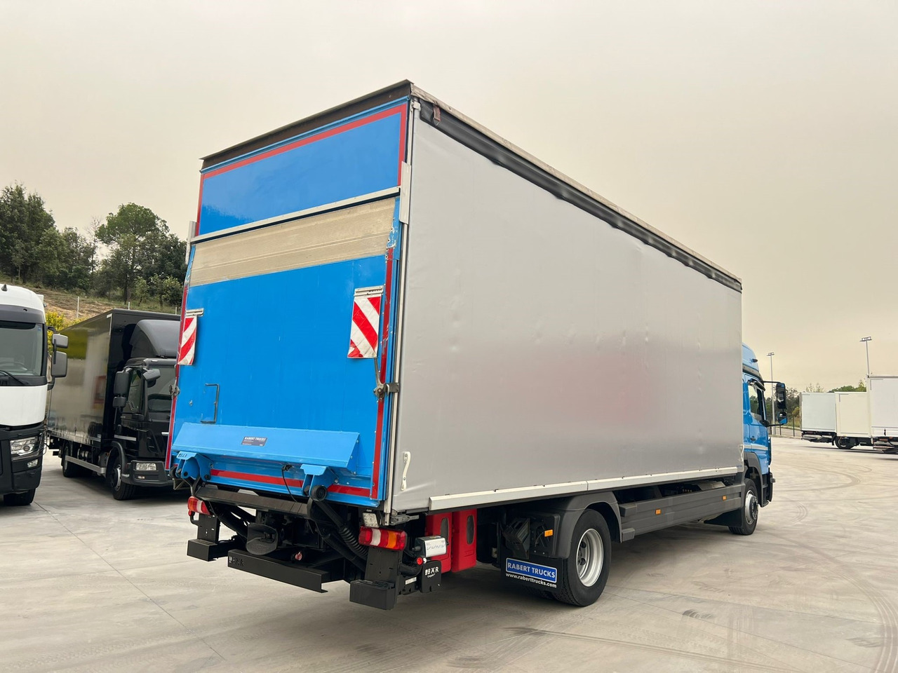 MERCEDES BENZ 13.30L Atego E6 (Tauliner) - Curtain side truck: picture 3 MERCEDES BENZ 13.30L Atego E6 (Tauliner) - Curtain side truck: picture 3