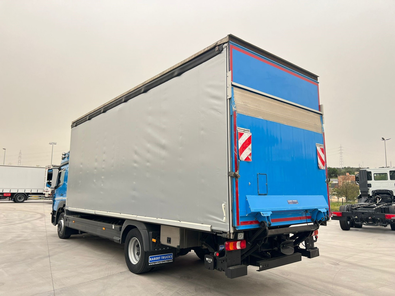 MERCEDES BENZ 13.30L Atego E6 (Tauliner) - Curtain side truck: picture 4 MERCEDES BENZ 13.30L Atego E6 (Tauliner) - Curtain side truck: picture 4