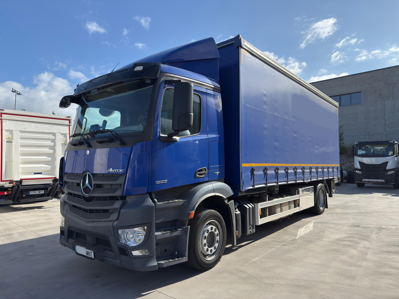 MERCEDES BENZ 18.33 Antos E6 (Self-portable) - Curtain side truck: picture 1 MERCEDES BENZ 18.33 Antos E6 (Self-portable) - Curtain side truck: picture 1