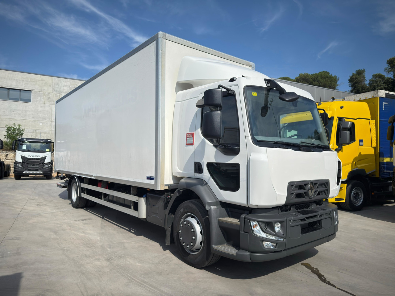 RENAULT D19 E6 (VAN) - Box truck: picture 2 RENAULT D19 E6 (VAN) - Box truck: picture 2