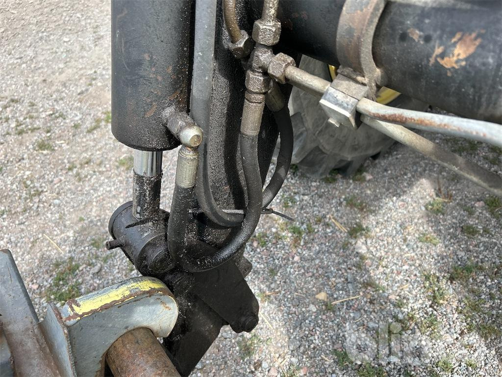 Farm tractor JOHN DEERE 6400: picture 43