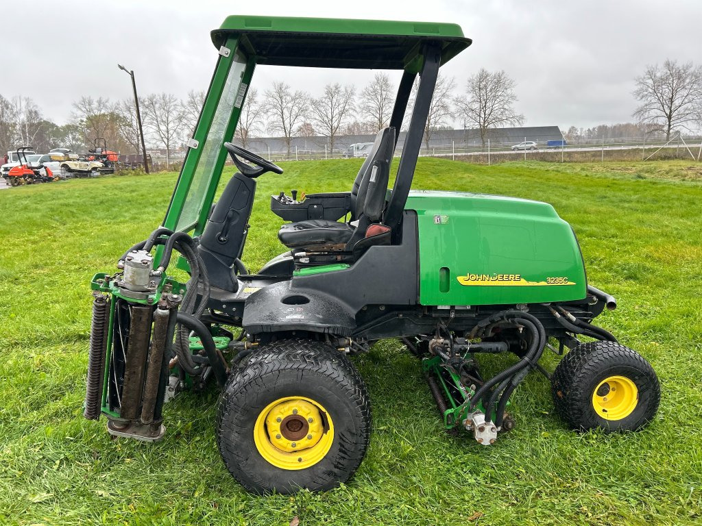 John Deere 3235C - Garden mower: picture 2 John Deere 3235C - Garden mower: picture 2