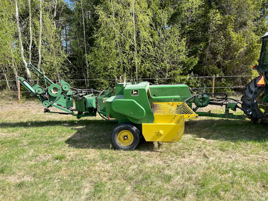 John Deere 349 - Square baler: picture 2 John Deere 349 - Square baler: picture 2