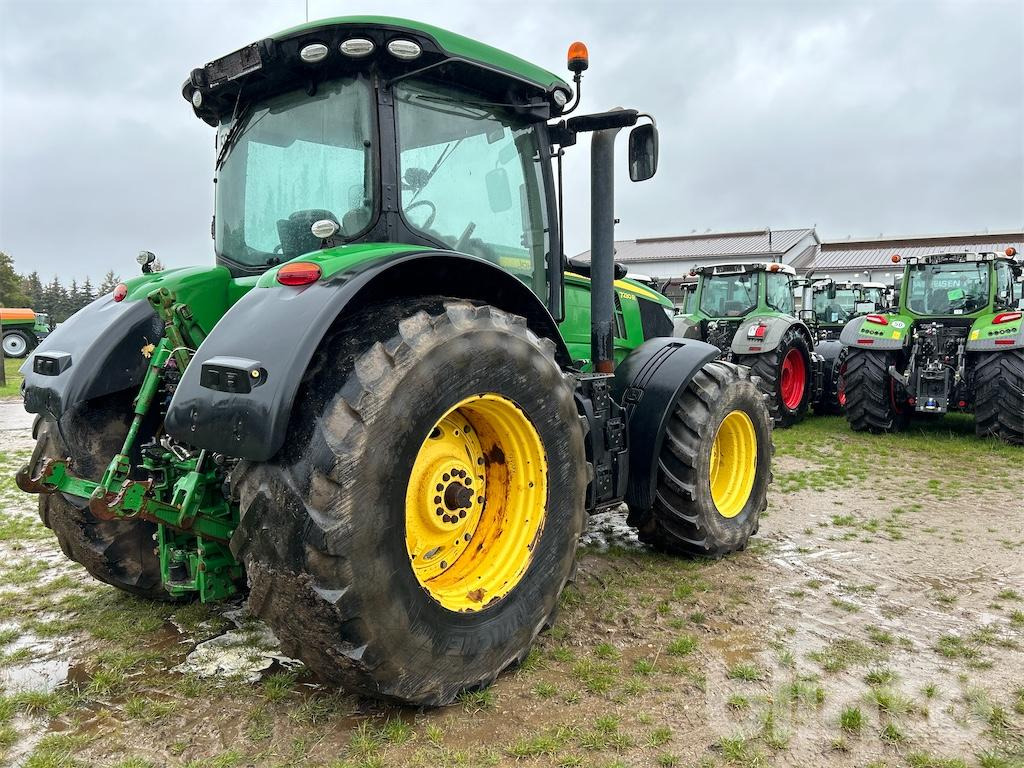 John Deere 7230 R (2015) - Farm tractor: picture 4 John Deere 7230 R (2015) - Farm tractor: picture 4