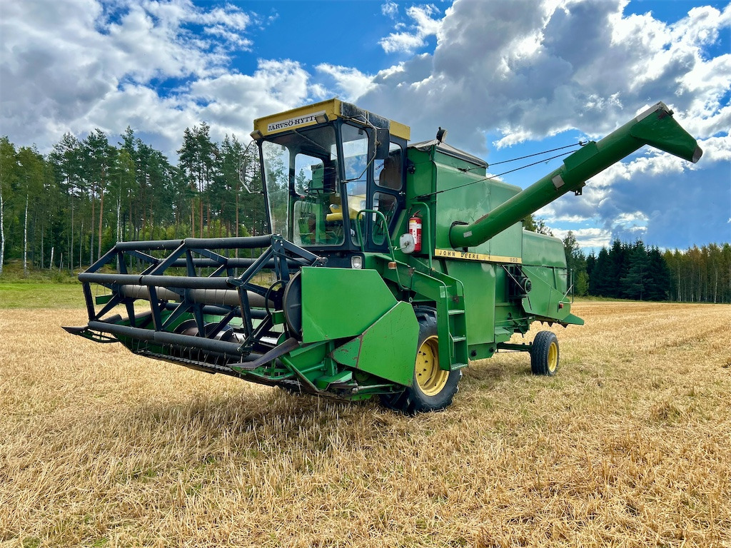 John Deere 952 - Combine harvester: picture 1 John Deere 952 - Combine harvester: picture 1