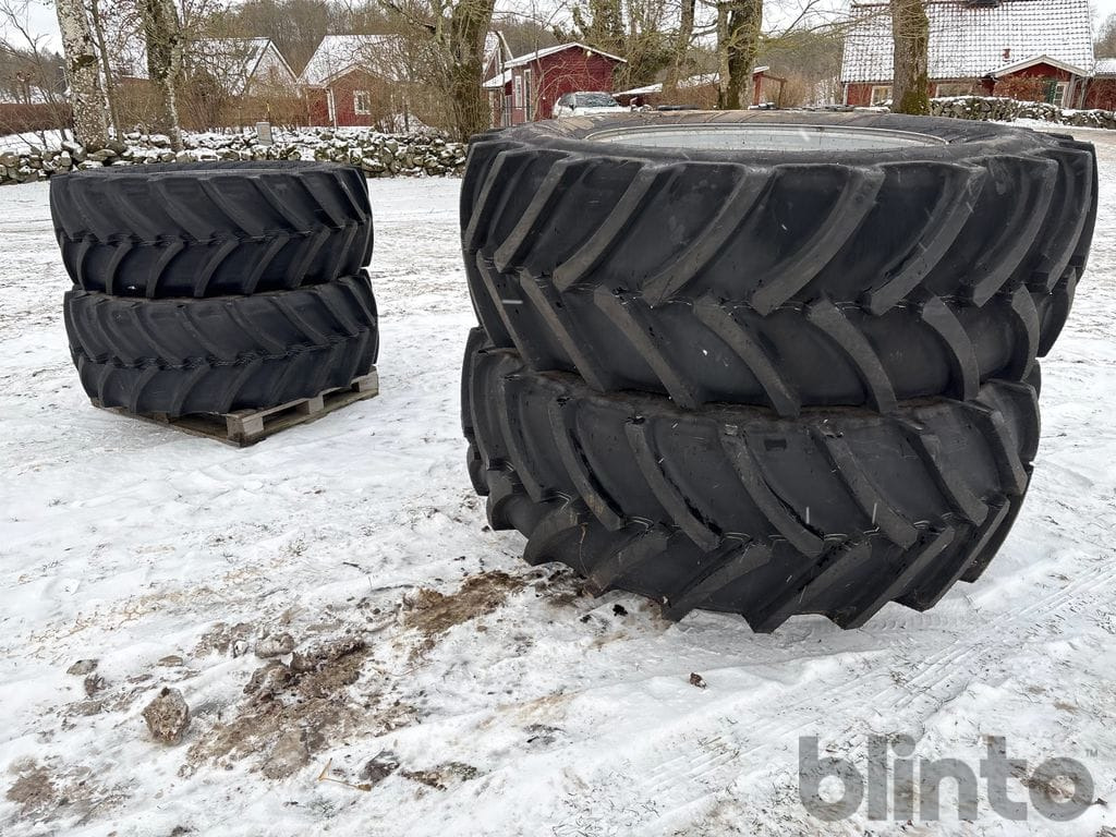 Massey Ferguson - Wheel and tire package for Agricultural machinery: picture 2 Massey Ferguson - Wheel and tire package for Agricultural machinery: picture 2
