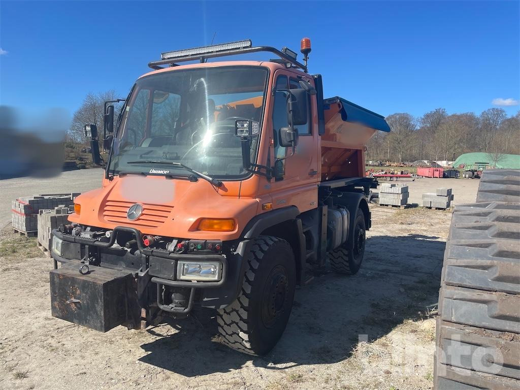 Mercedes Unimog 400 (2008) - Snow removal vehicle: picture 1 Mercedes Unimog 400 (2008) - Snow removal vehicle: picture 1