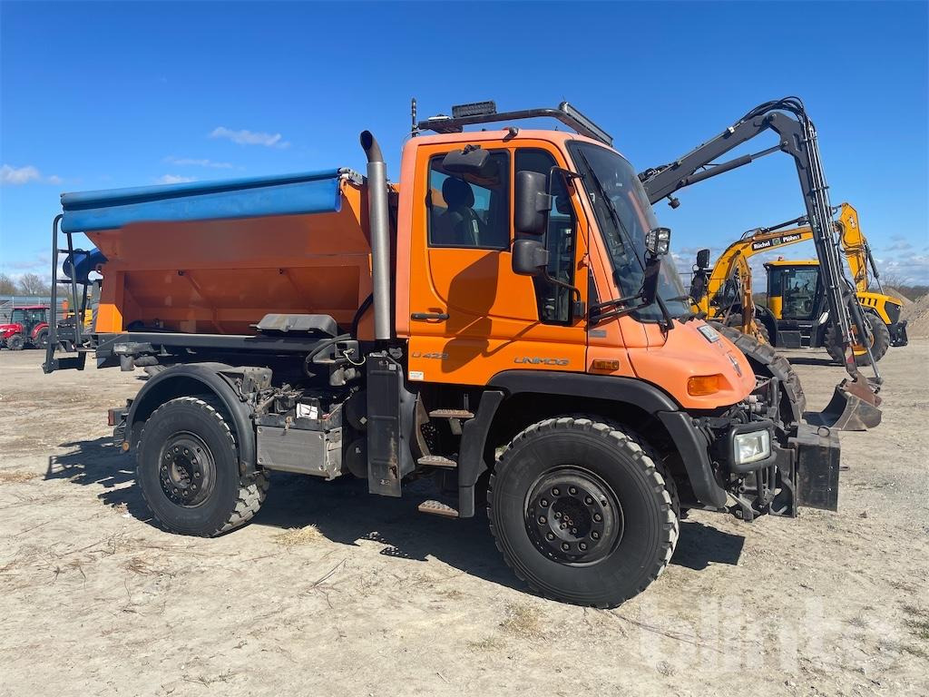 Mercedes Unimog 400 (2008) - Snow removal vehicle: picture 2 Mercedes Unimog 400 (2008) - Snow removal vehicle: picture 2