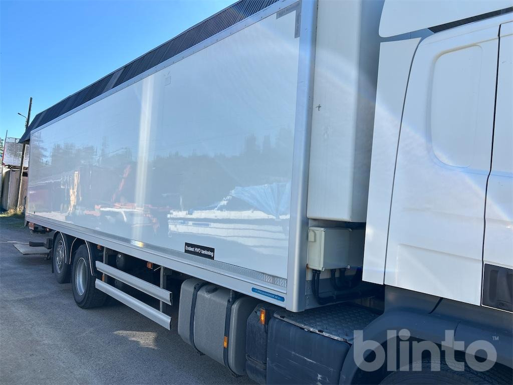 SCANIA P320LB6X2*4MNB - Refrigerator truck: picture 2 SCANIA P320LB6X2*4MNB - Refrigerator truck: picture 2