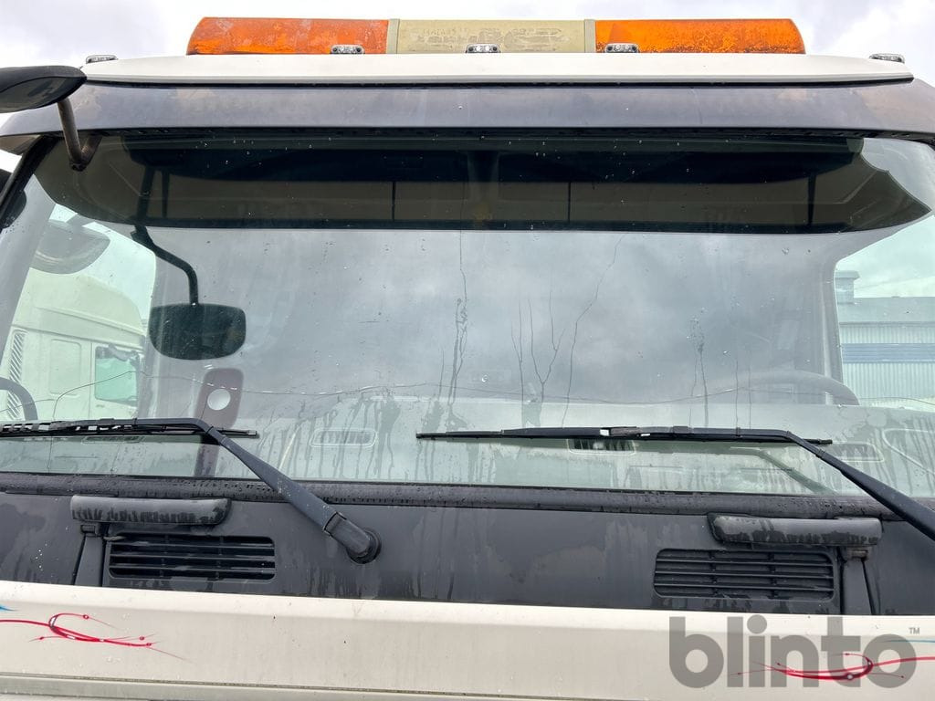 Hook lift truck VOLVO FM 400 6X2: picture 39