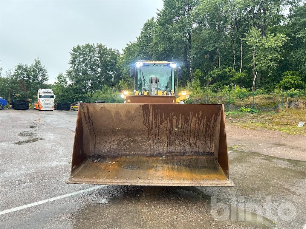 Volvo L110F med skopa - Wheel loader: picture 2 Volvo L110F med skopa - Wheel loader: picture 2