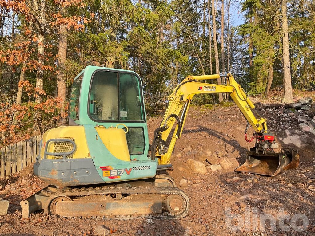 Yanmar B37V - Mini excavator: picture 1 Yanmar B37V - Mini excavator: picture 1