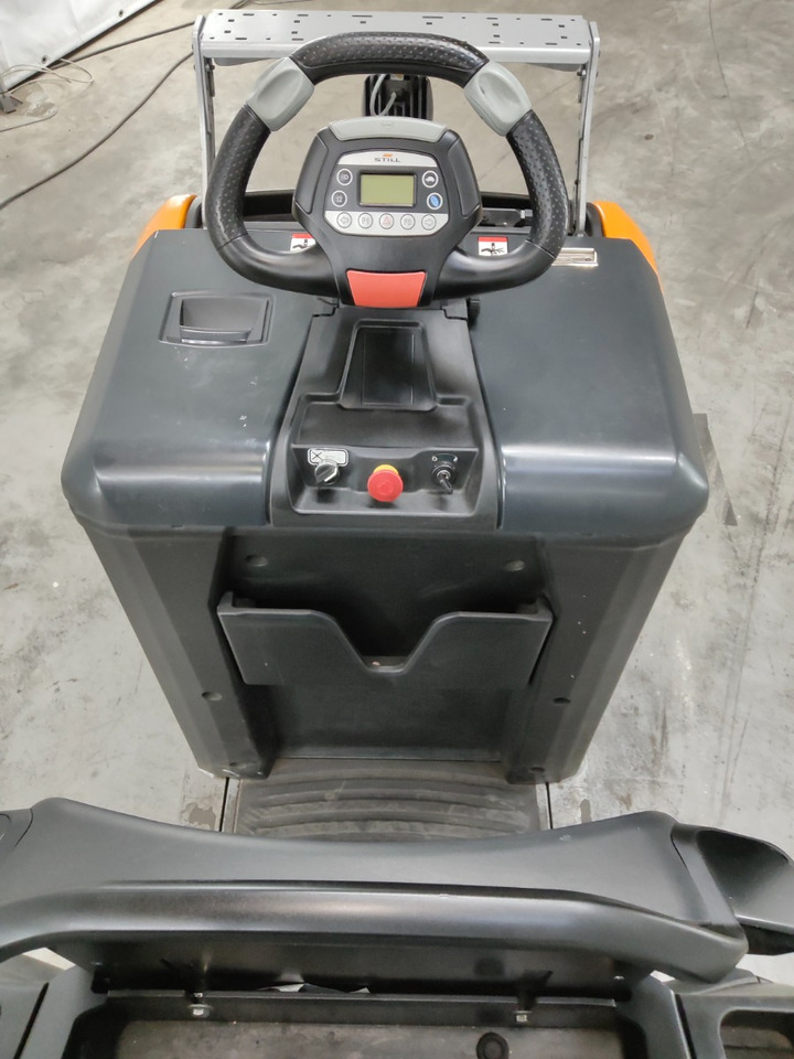 STILL LTX50 - Tow tractor: picture 3 STILL LTX50 - Tow tractor: picture 3