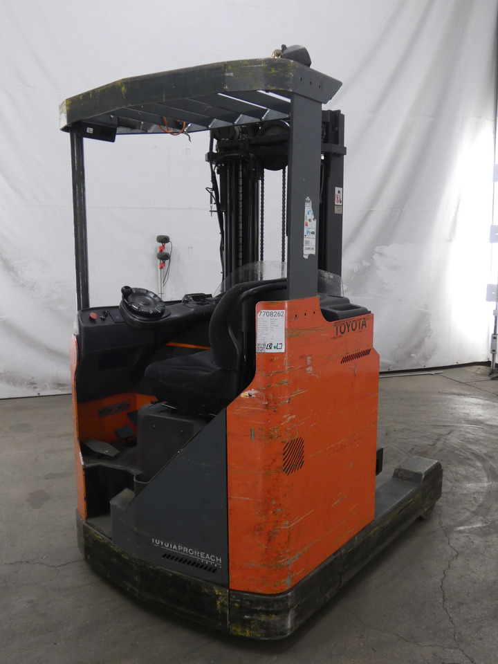 Toyota 7FBRE16-1 - Reach truck: picture 2 Toyota 7FBRE16-1 - Reach truck: picture 2