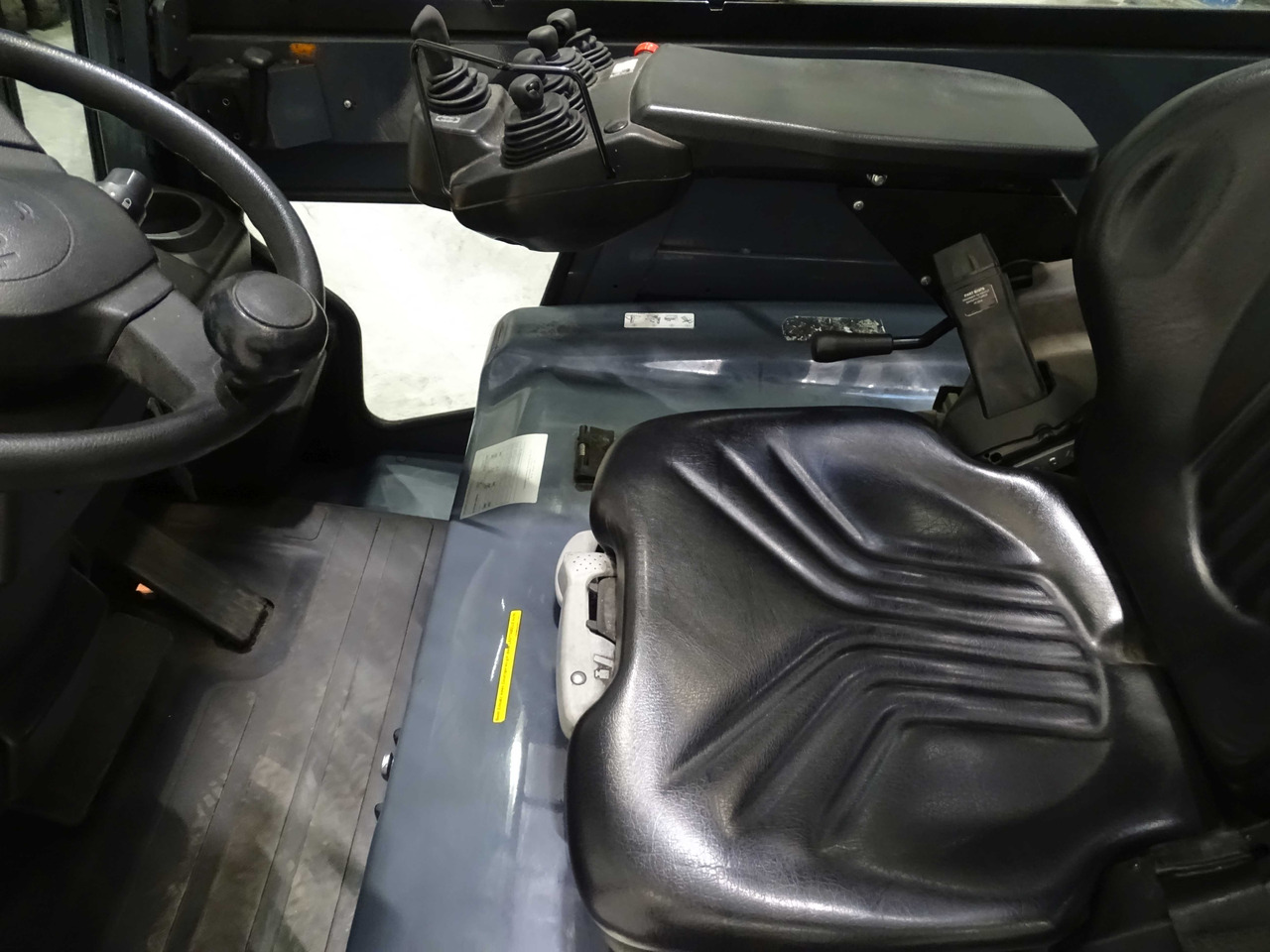 Toyota 8FBMT30 - Electric forklift: picture 3 Toyota 8FBMT30 - Electric forklift: picture 3