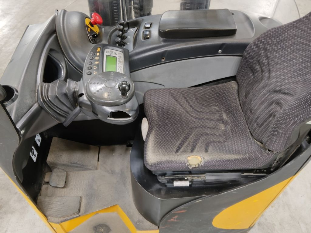 Yale MR14 - Reach truck: picture 3 Yale MR14 - Reach truck: picture 3