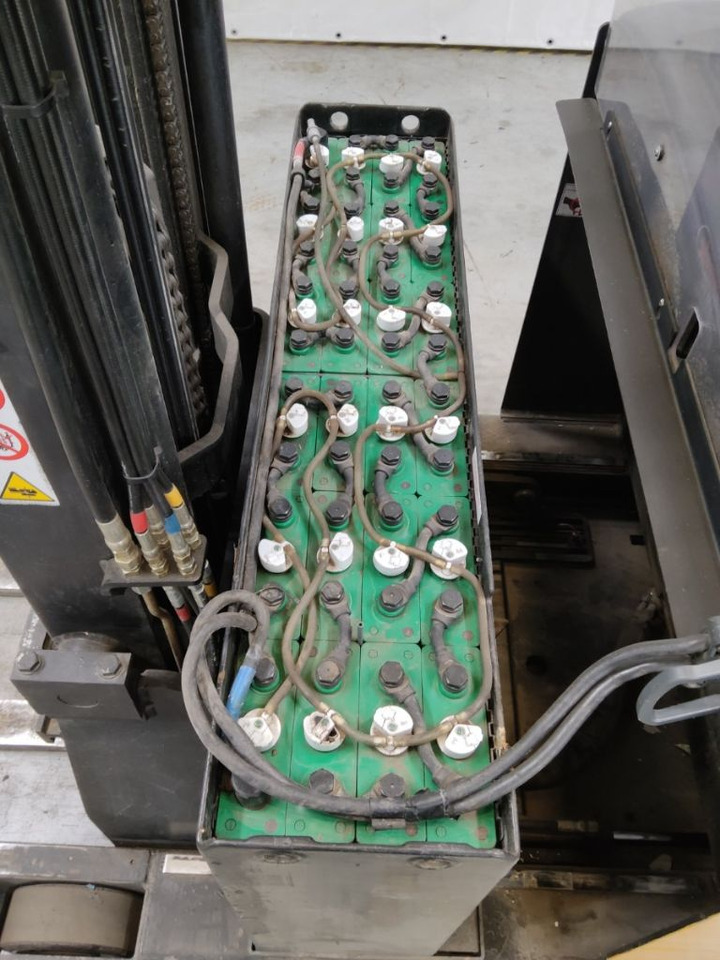 Yale MR14 - Reach truck: picture 4 Yale MR14 - Reach truck: picture 4