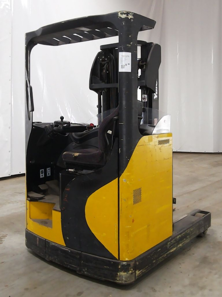 Yale MR14 - Reach truck: picture 2 Yale MR14 - Reach truck: picture 2