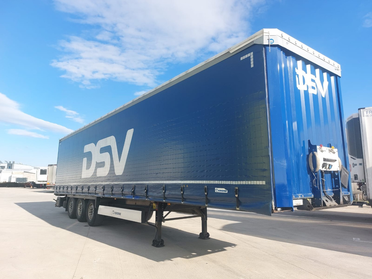 Krone SD - Curtainsider semi-trailer: picture 3 Krone SD - Curtainsider semi-trailer: picture 3