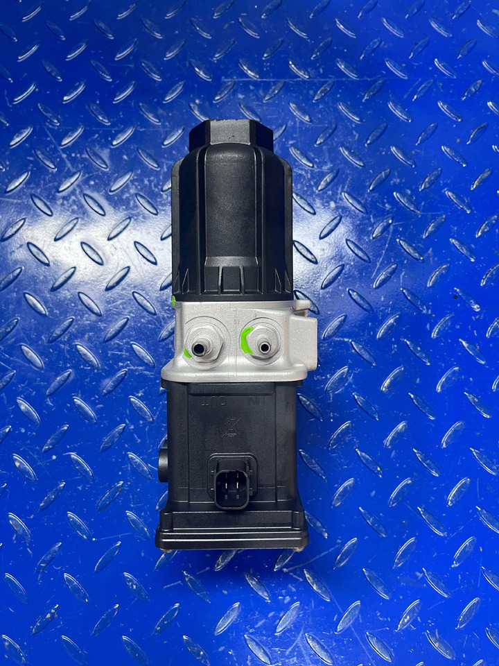 Mercedes Benz Actros MP4 Adblue Pump Euro 6 - Muffler/ Exhaust system for Truck: picture 2 Mercedes Benz Actros MP4 Adblue Pump Euro 6 - Muffler/ Exhaust system for Truck: picture 2