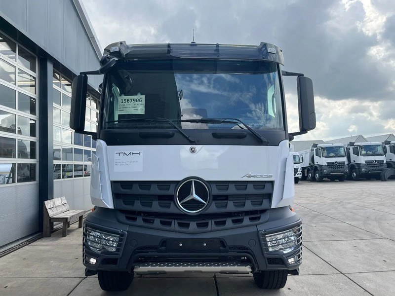 Mercedes-Benz Arocs 3340 6x6 Water Tank Truck - Tanker truck: picture 5 Mercedes-Benz Arocs 3340 6x6 Water Tank Truck - Tanker truck: picture 5