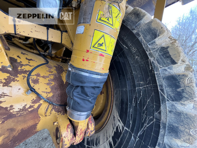 Rigid dumper/ Rock truck Cat 775G: picture 8