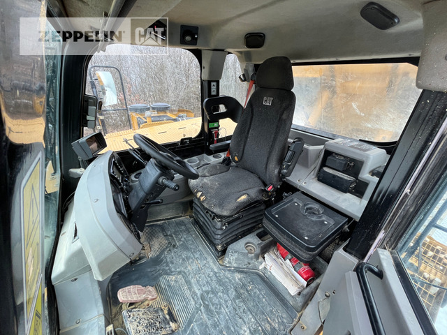 Rigid dumper/ Rock truck Cat 775G: picture 40