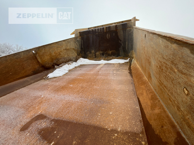 Rigid dumper/ Rock truck Cat 775G: picture 28