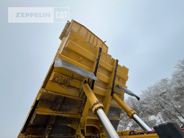 Rigid dumper/ Rock truck Cat 775G: picture 25
