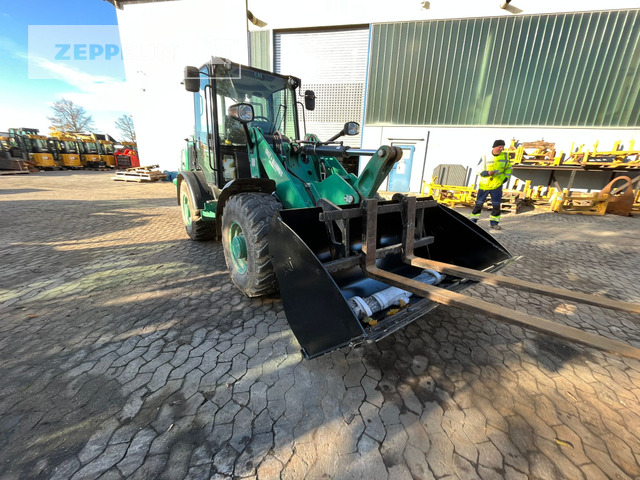 Cat 906M - Wheel loader: picture 3 Cat 906M - Wheel loader: picture 3