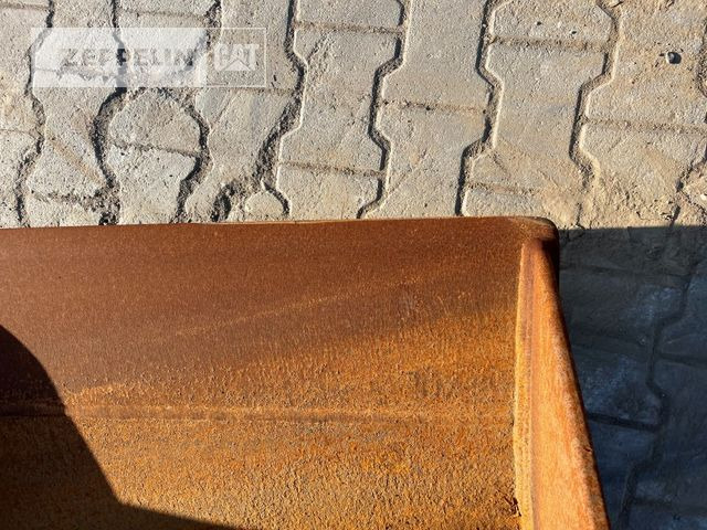 Cat LOEFFEL leasing Cat LOEFFEL: picture 8