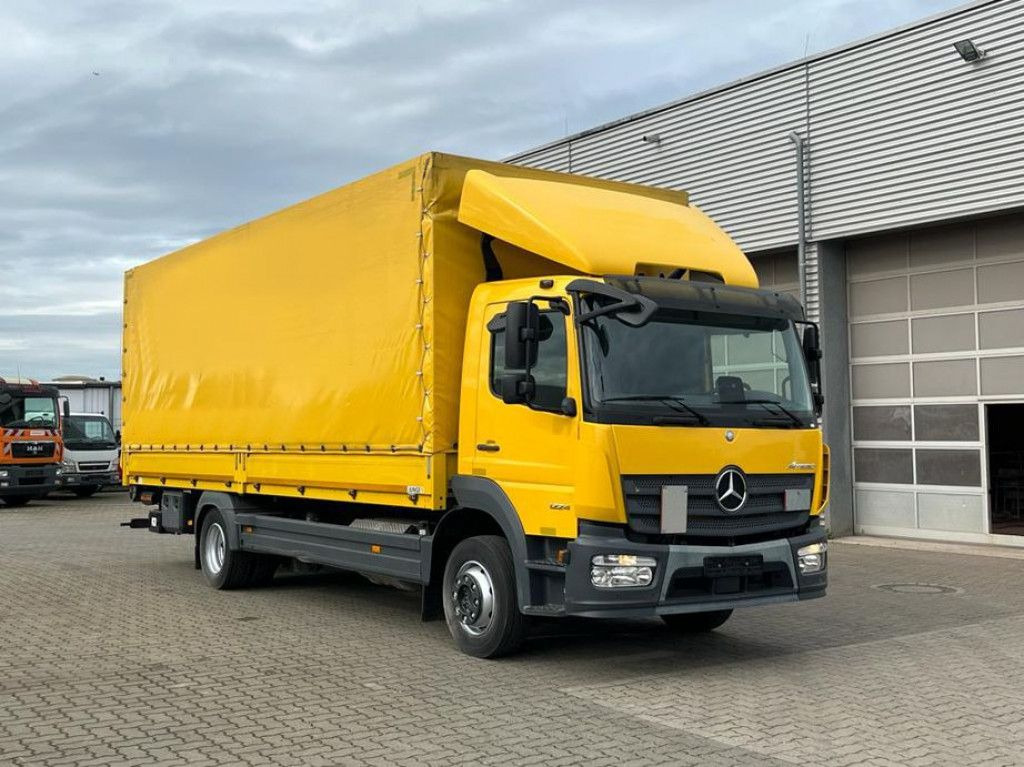 Mercedes-Benz Atego 1224 L Pritsche LBW LBW 1.5to - Curtain side truck: picture 2 Mercedes-Benz Atego 1224 L Pritsche LBW LBW 1.5to - Curtain side truck: picture 2