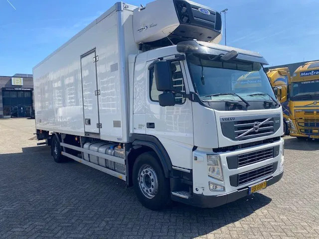 Volvo FM 330 EEV koelvriesbak , 760 lang, 2 comp, carrier koeler, D"hollandia klep - Refrigerator truck: picture 2 Volvo FM 330 EEV koelvriesbak , 760 lang, 2 comp, carrier koeler, D"hollandia klep - Refrigerator truck: picture 2
