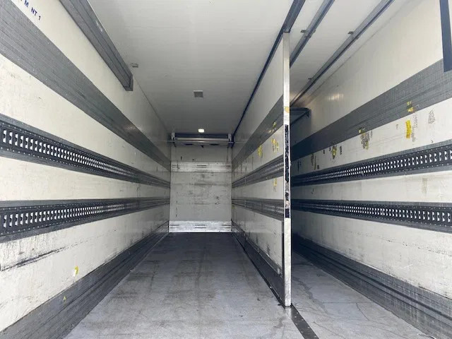 Volvo FM 330 koel vries 2 temperaturen ,CARRIER,met tussenwand, zijdeur en laadklep - Refrigerator truck: picture 4 Volvo FM 330 koel vries 2 temperaturen ,CARRIER,met tussenwand, zijdeur en laadklep - Refrigerator truck: picture 4