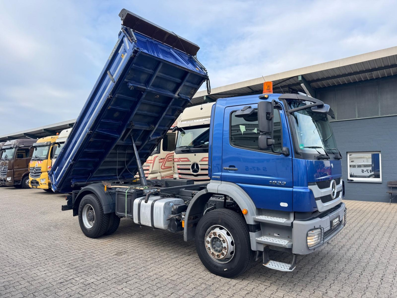 Mercedes-Benz 1833 Axor 4x2 MEILLER Kipper Plane TOP ! - Tipper: picture 2 Mercedes-Benz 1833 Axor 4x2 MEILLER Kipper Plane TOP ! - Tipper: picture 2