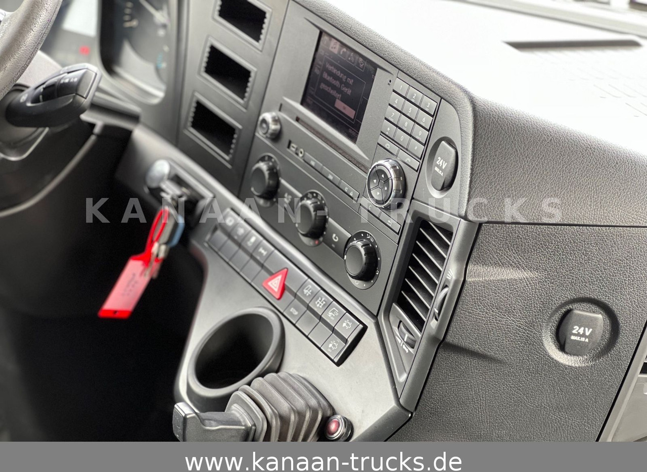 Crane truck Mercedes-Benz 1845 Antos 4x2 Baustoffkran Palfinger 21001L: picture 28